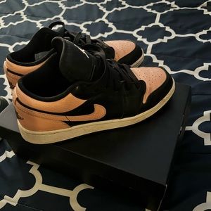 AJ1 Low Crimson Tint